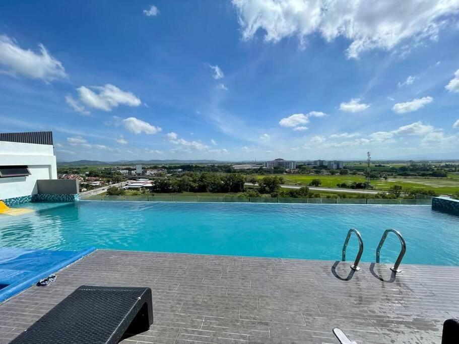 Myrumah Imperio Home , Alor Setar 3Br With Sky Infinity Pool Esterno foto